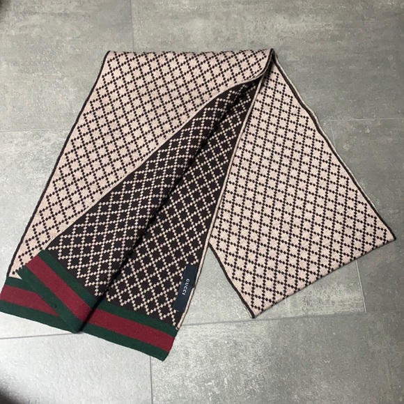 Authentic Gucci 100% wool diamonte scarf